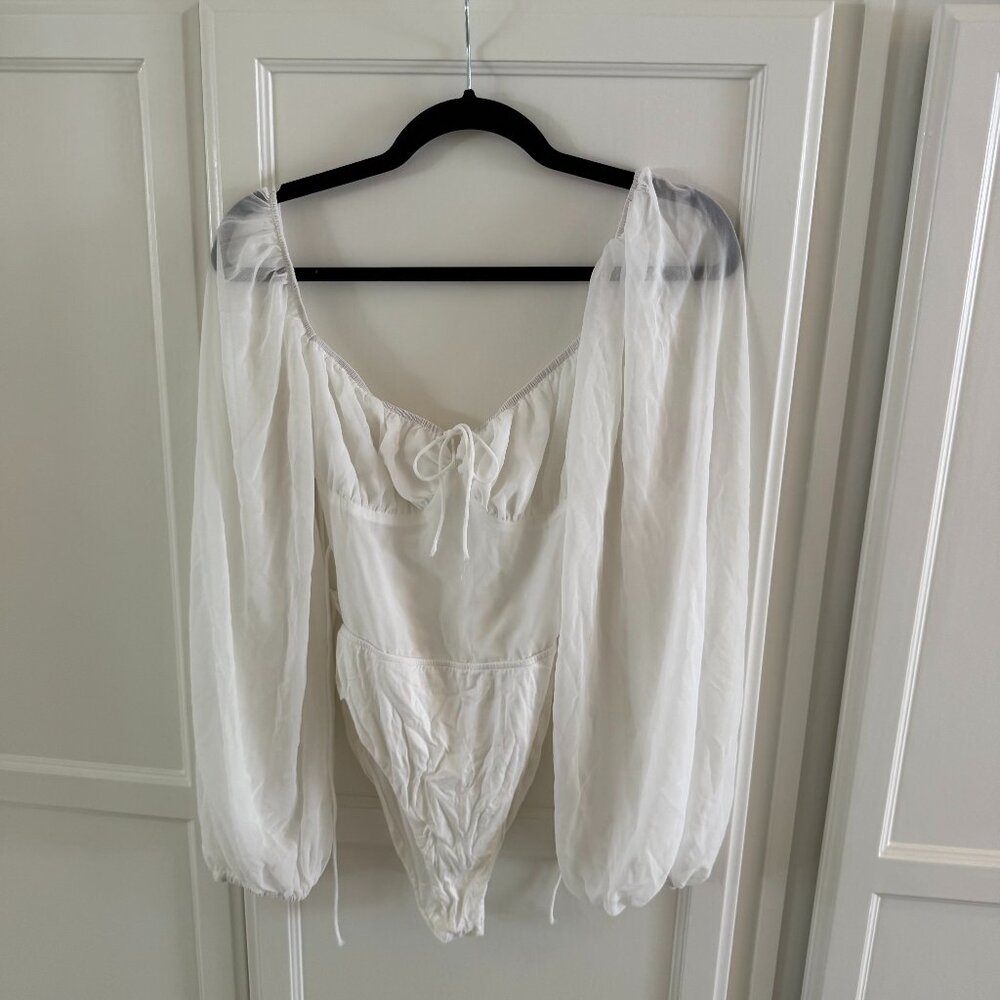 Sabo Skirt Sorrell White Bodysuit